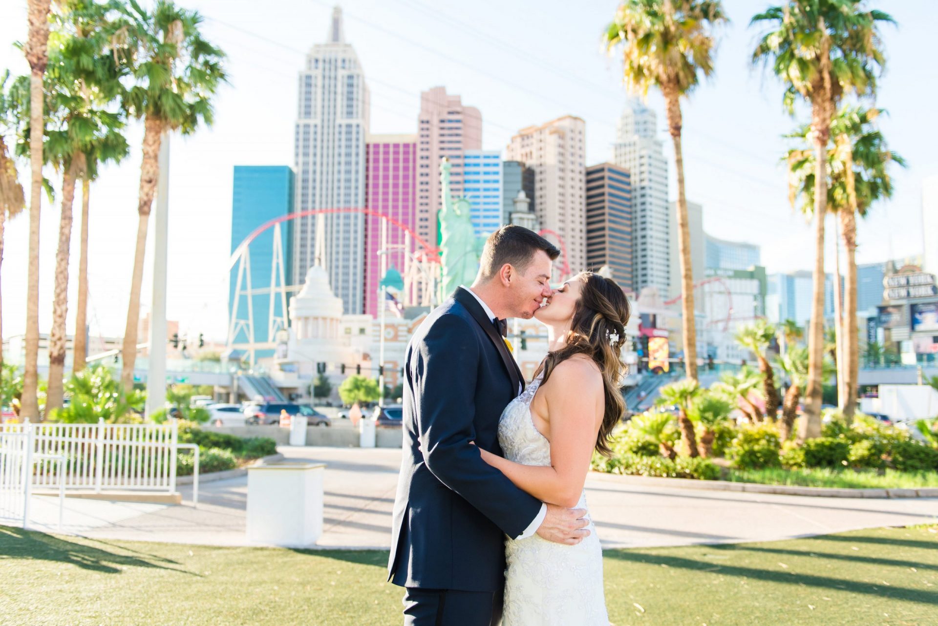 couple kissing in vegas after eloping