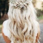 half up and long hair wedding hairstyle (https://www.pinterest.com/pin/20969954506792730/ )