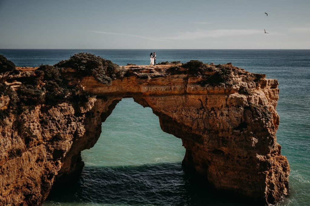 couple eloping in algarve portgular by the water