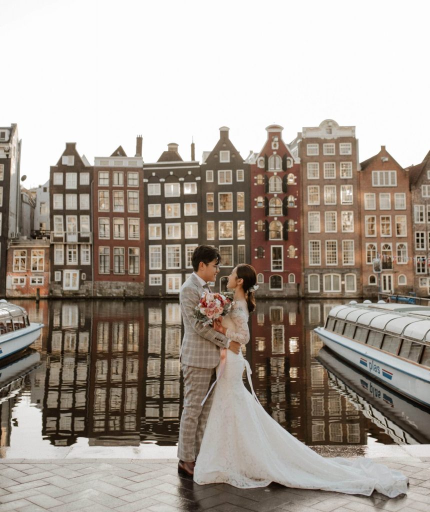 coupling eloping in amsterdam