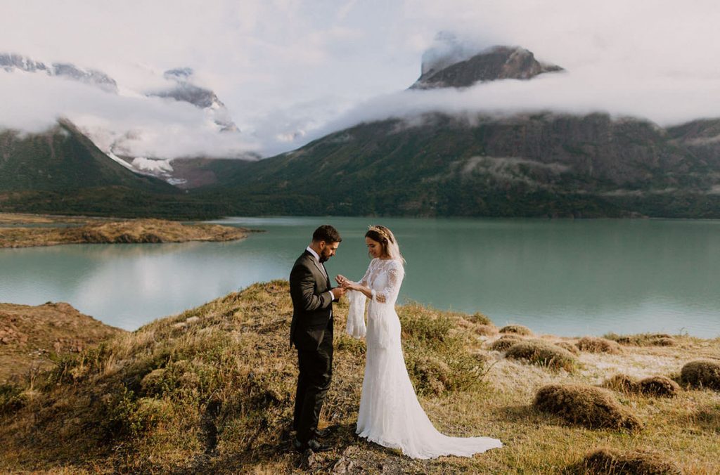couple eloping in patagonia by the water